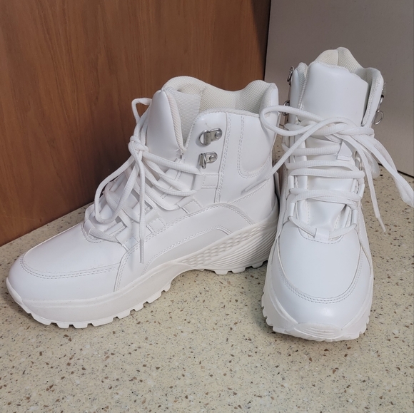 wild fable | Shoes | White Boots Size 